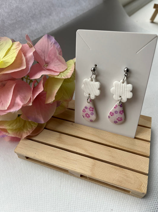 Pink dangle with white daisy
