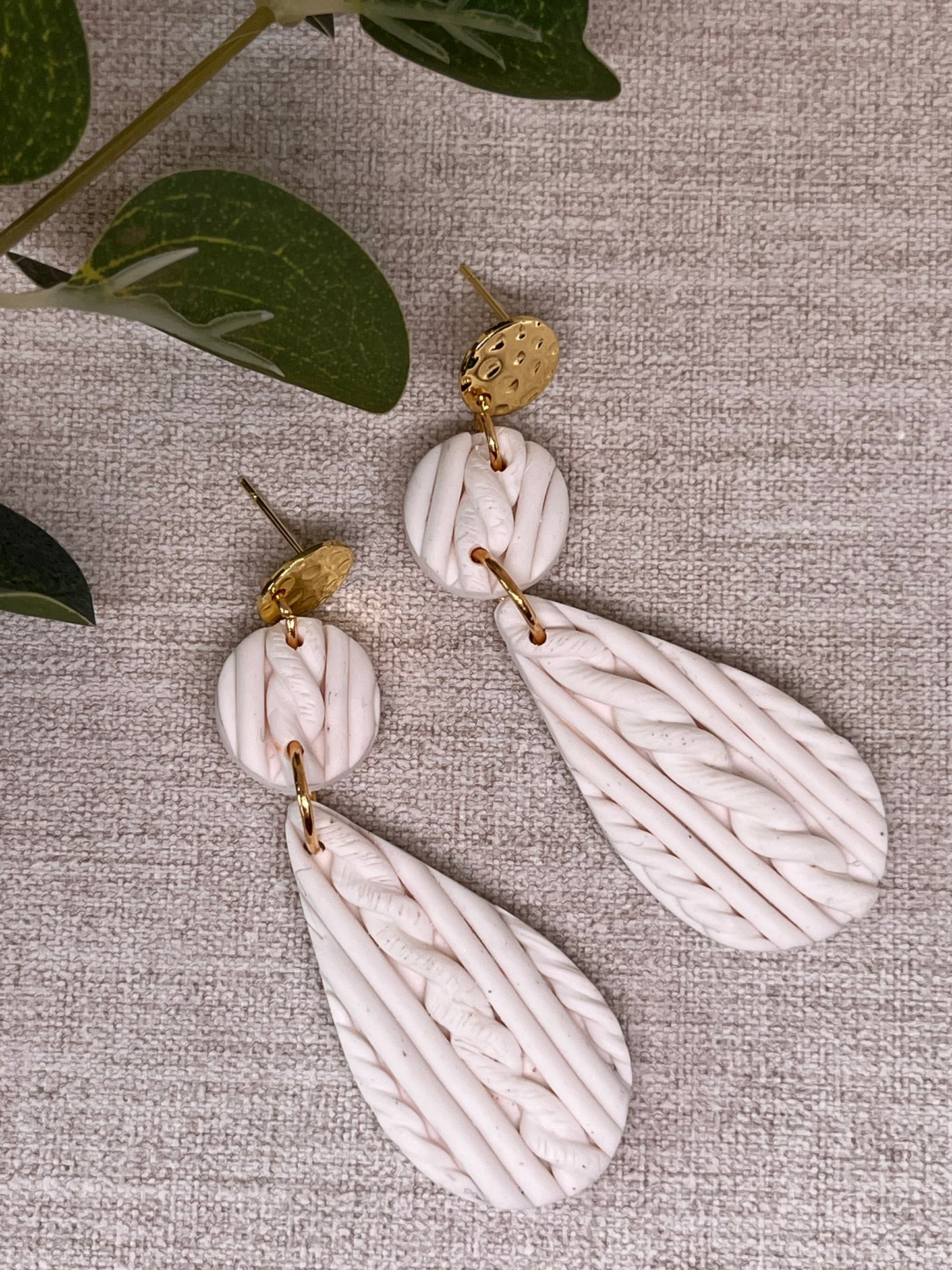 Knitted dangles