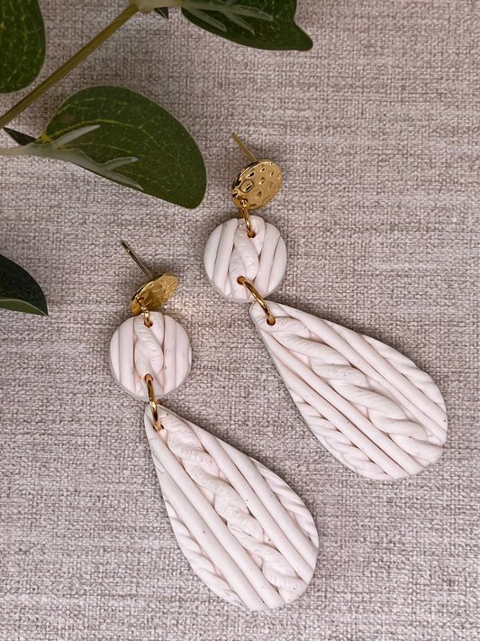 Knitted dangles