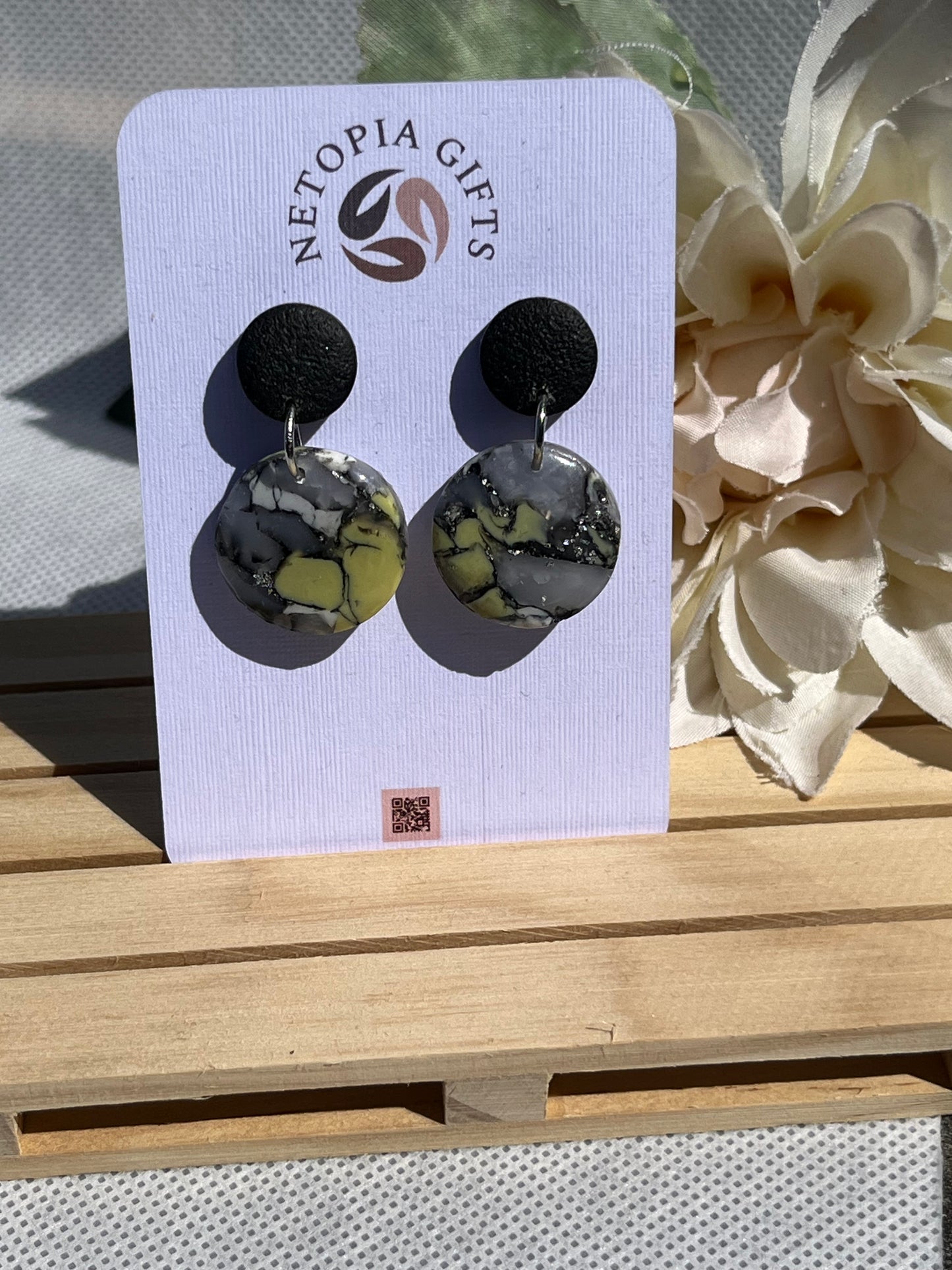 Black/green circle drop earring