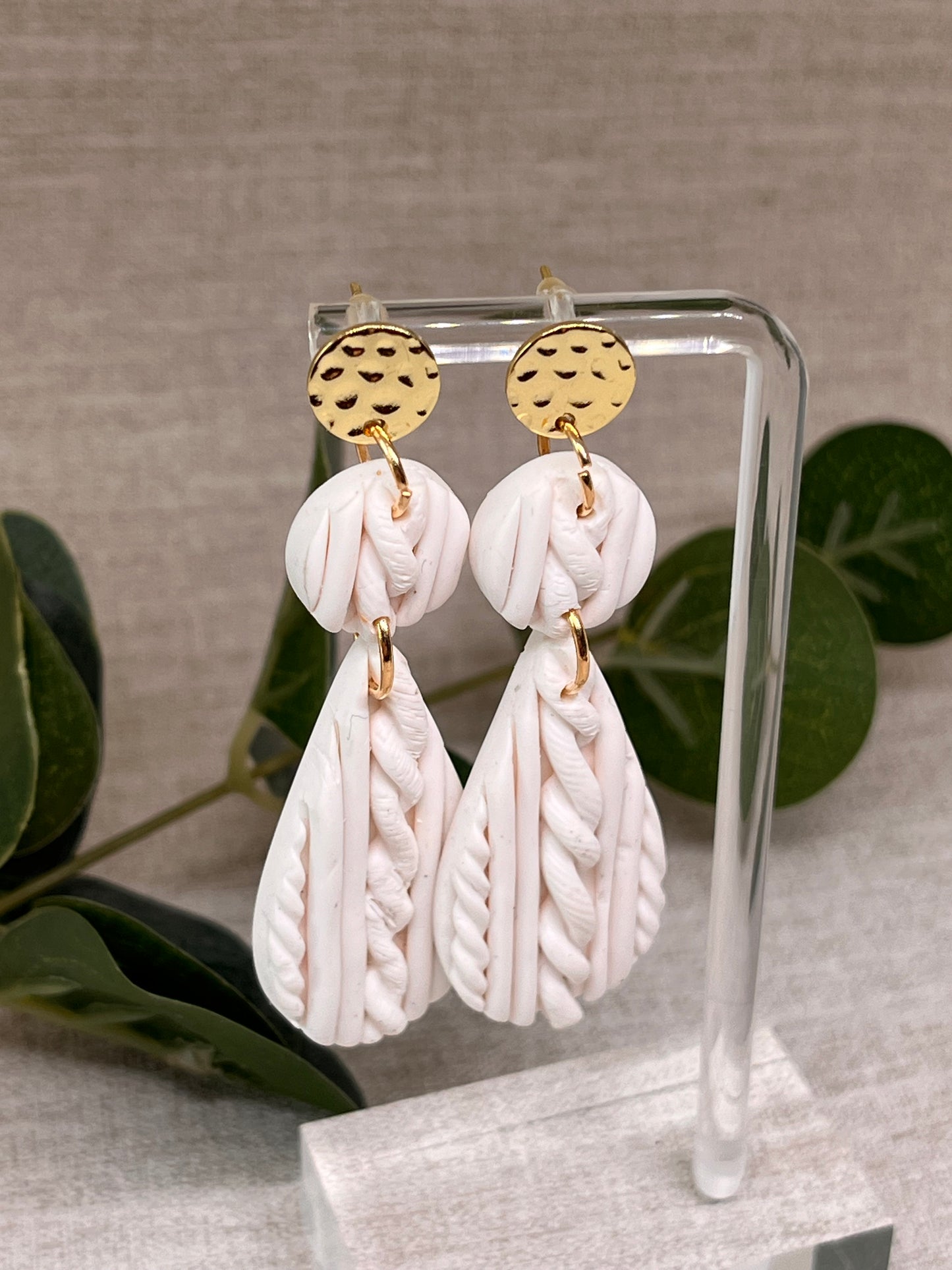 Knitted dangles